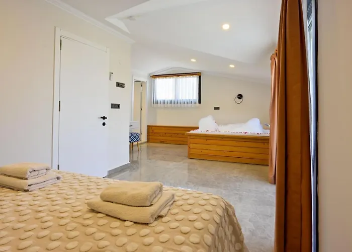 Luxury-holiday For 6 People With Turkish Bath & Sauna In Oeluedeniz Vilă