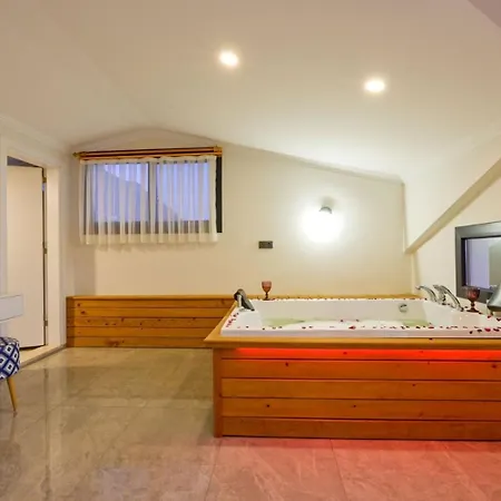 Villa Luxury-holiday For 6 People With Turkish Bath & Sauna In Oeluedeniz