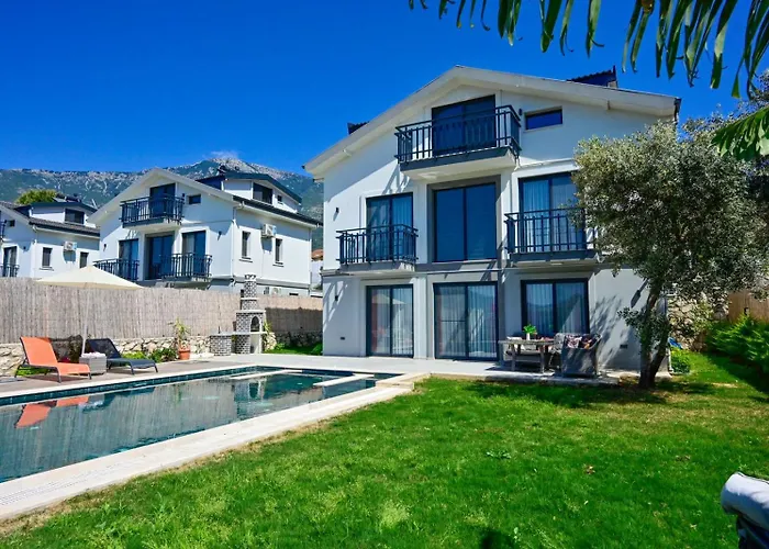 Villa Luxury-holiday For 6 People With Turkish Bath & Sauna In Oeluedeniz *
