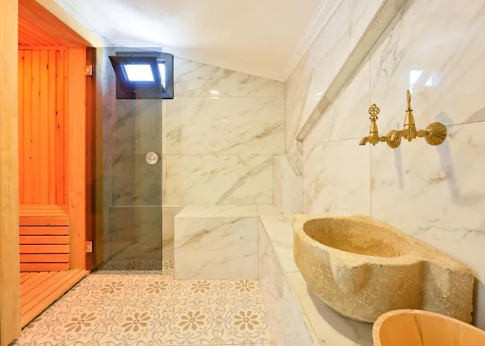 Villa Luxury-holiday For 6 People With Turkish Bath & Sauna In Oeluedeniz *
